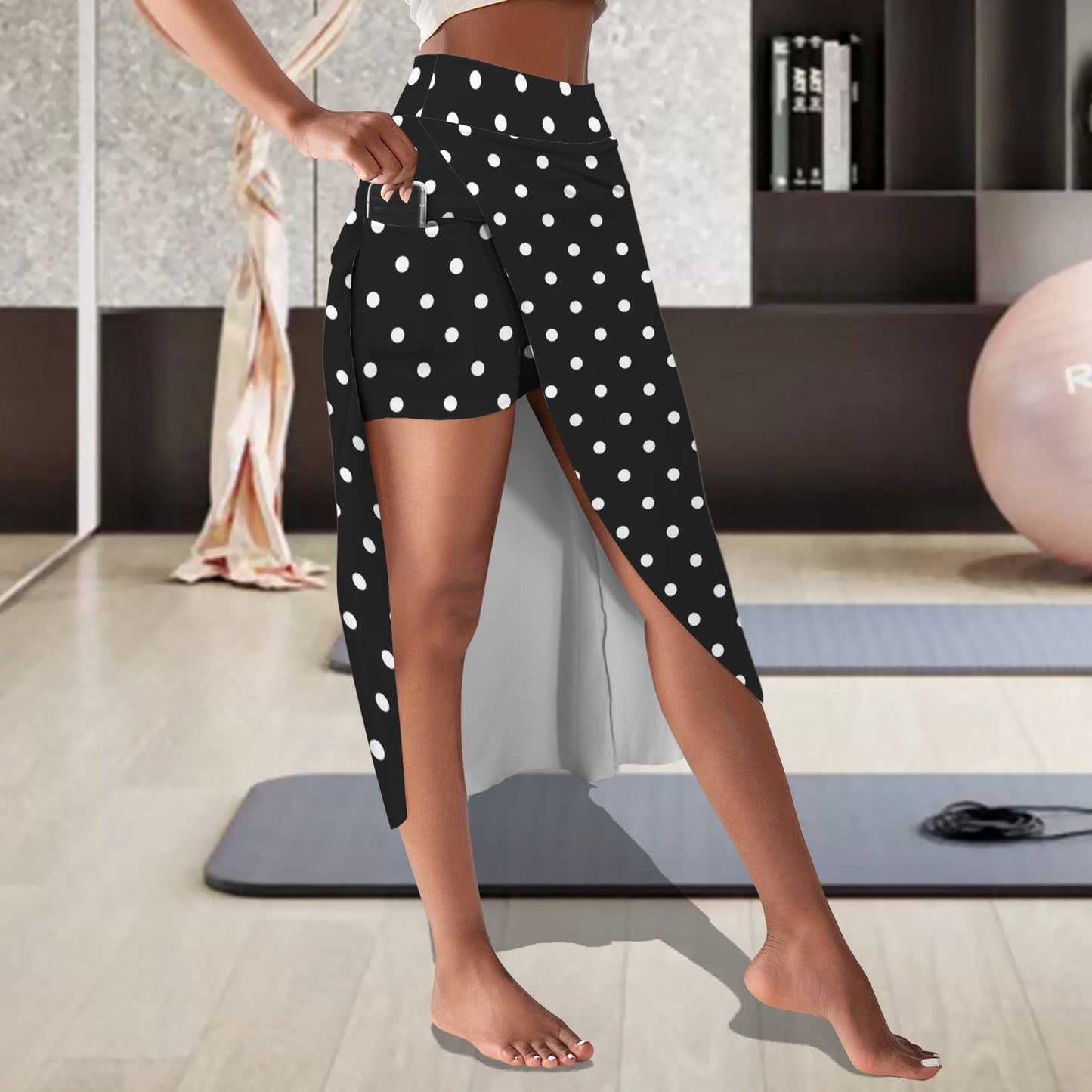 blackwhitedots. midi skort