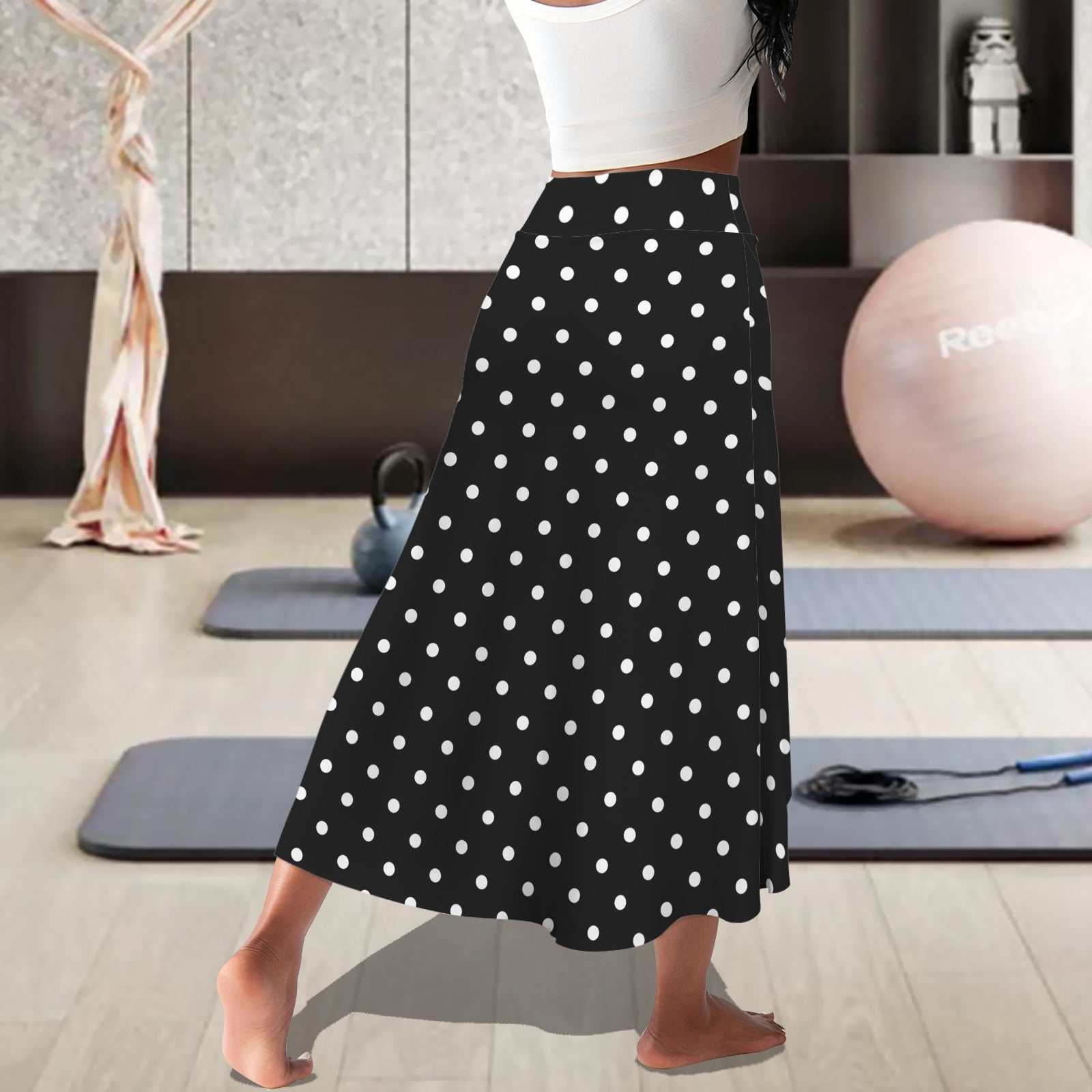 blackwhitedots. midi skort
